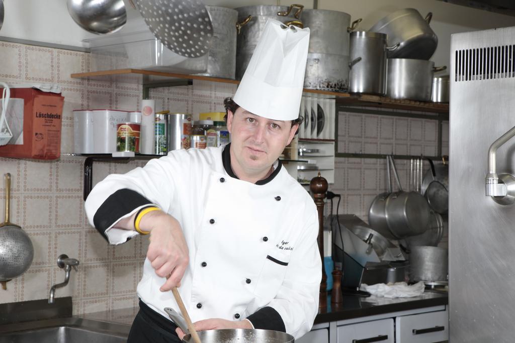 Hotel Alpino Plan セルヴァ・ディ・ヴァル・ガルデーナ エクステリア 写真