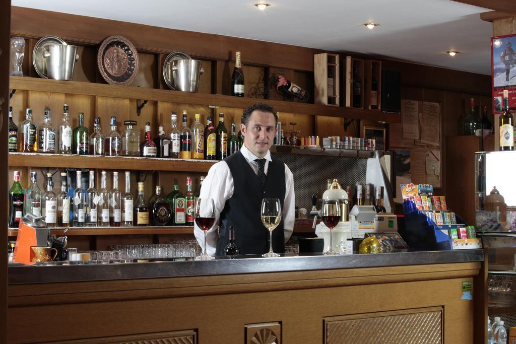 Hotel Alpino Plan セルヴァ・ディ・ヴァル・ガルデーナ エクステリア 写真