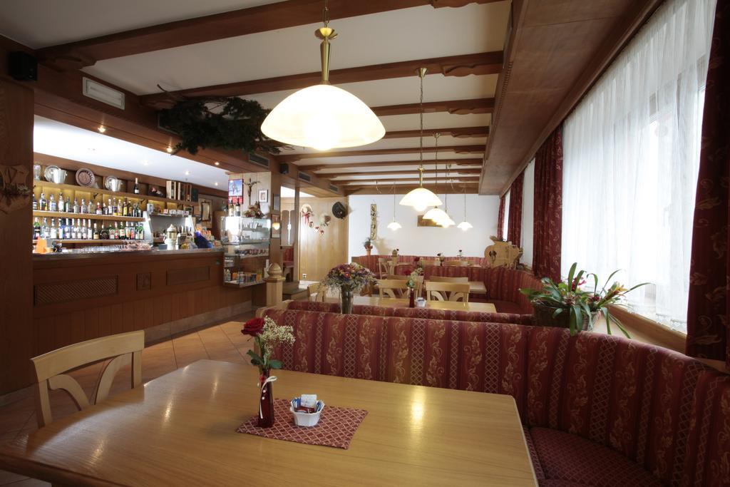 Hotel Alpino Plan セルヴァ・ディ・ヴァル・ガルデーナ エクステリア 写真