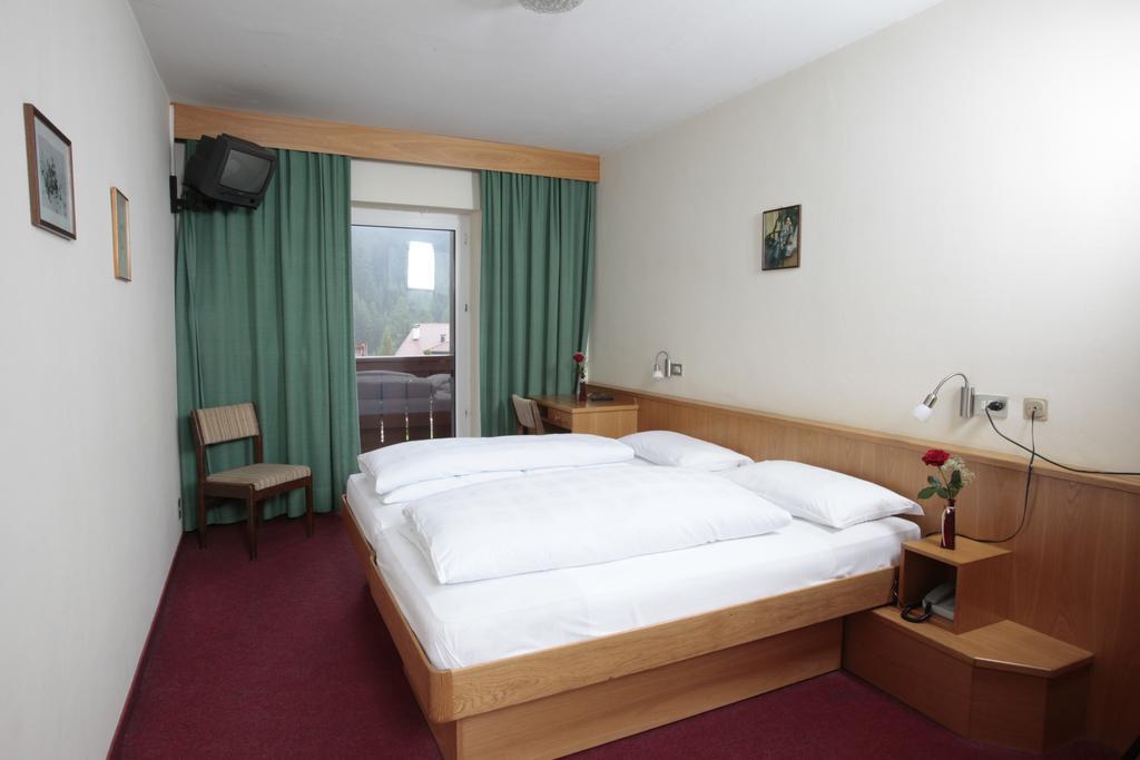 Hotel Alpino Plan セルヴァ・ディ・ヴァル・ガルデーナ エクステリア 写真