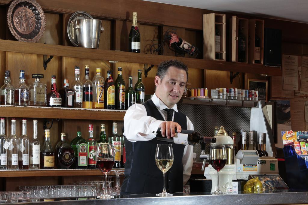 Hotel Alpino Plan セルヴァ・ディ・ヴァル・ガルデーナ エクステリア 写真