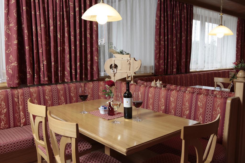 Hotel Alpino Plan セルヴァ・ディ・ヴァル・ガルデーナ エクステリア 写真
